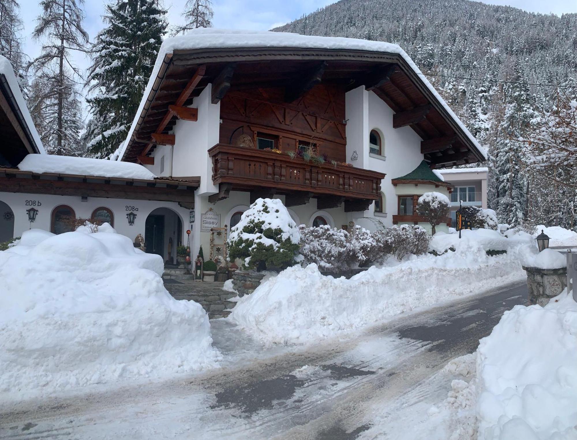 Gaestehaus Sissy Längenfeld Exterior photo