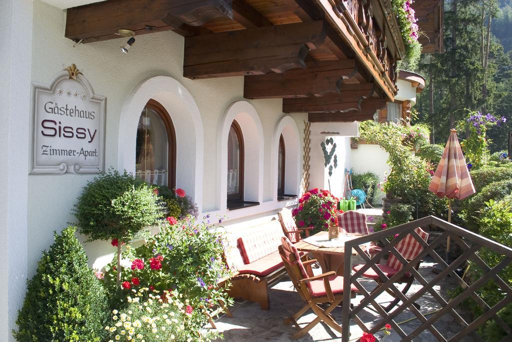 Gaestehaus Sissy Längenfeld Exterior photo