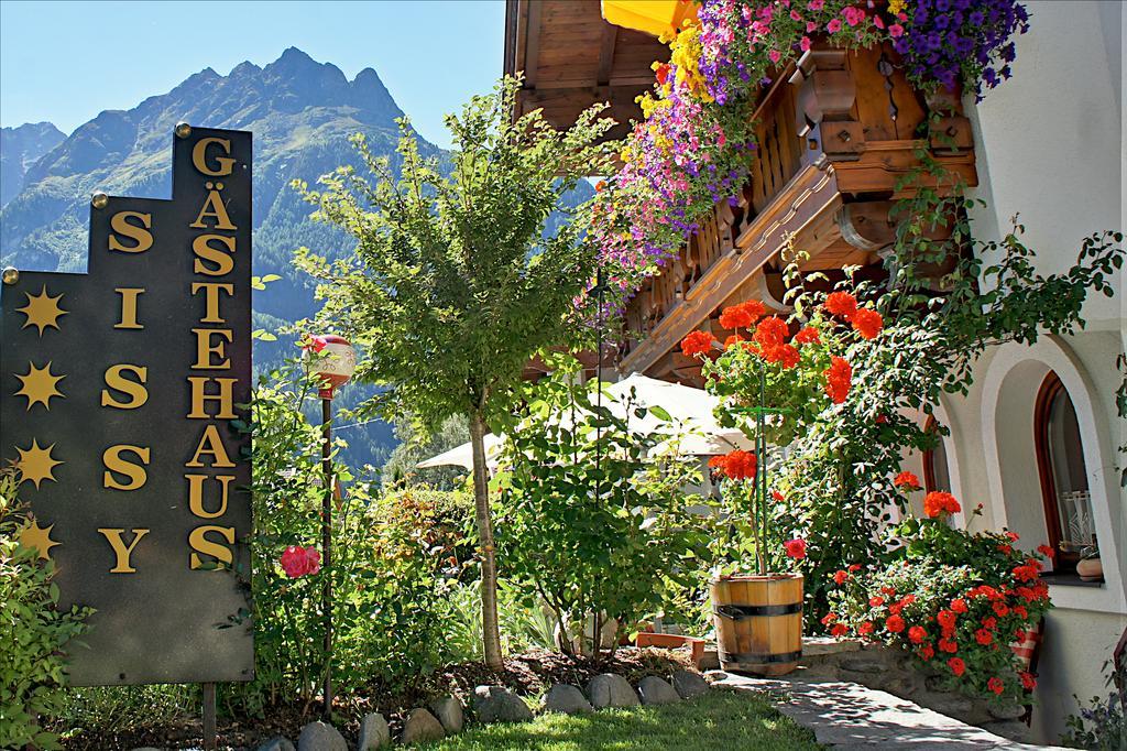 Gaestehaus Sissy Längenfeld Exterior photo